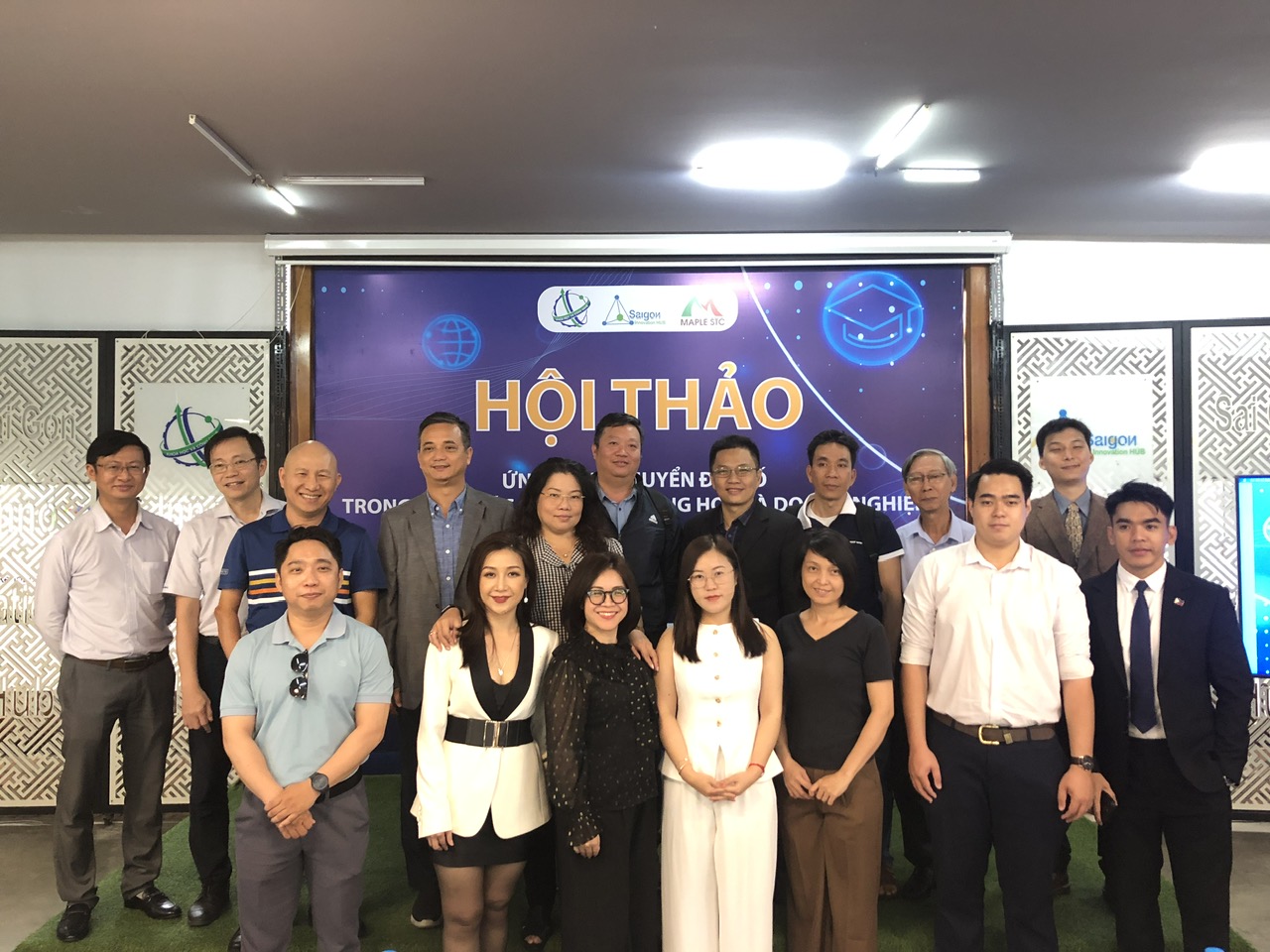 Ứng dụng chuyển đổi số trong công tác quản lý trường học và doanh nghiệp: Xu hướng tất yếu của kỷ nguyên vươn mình