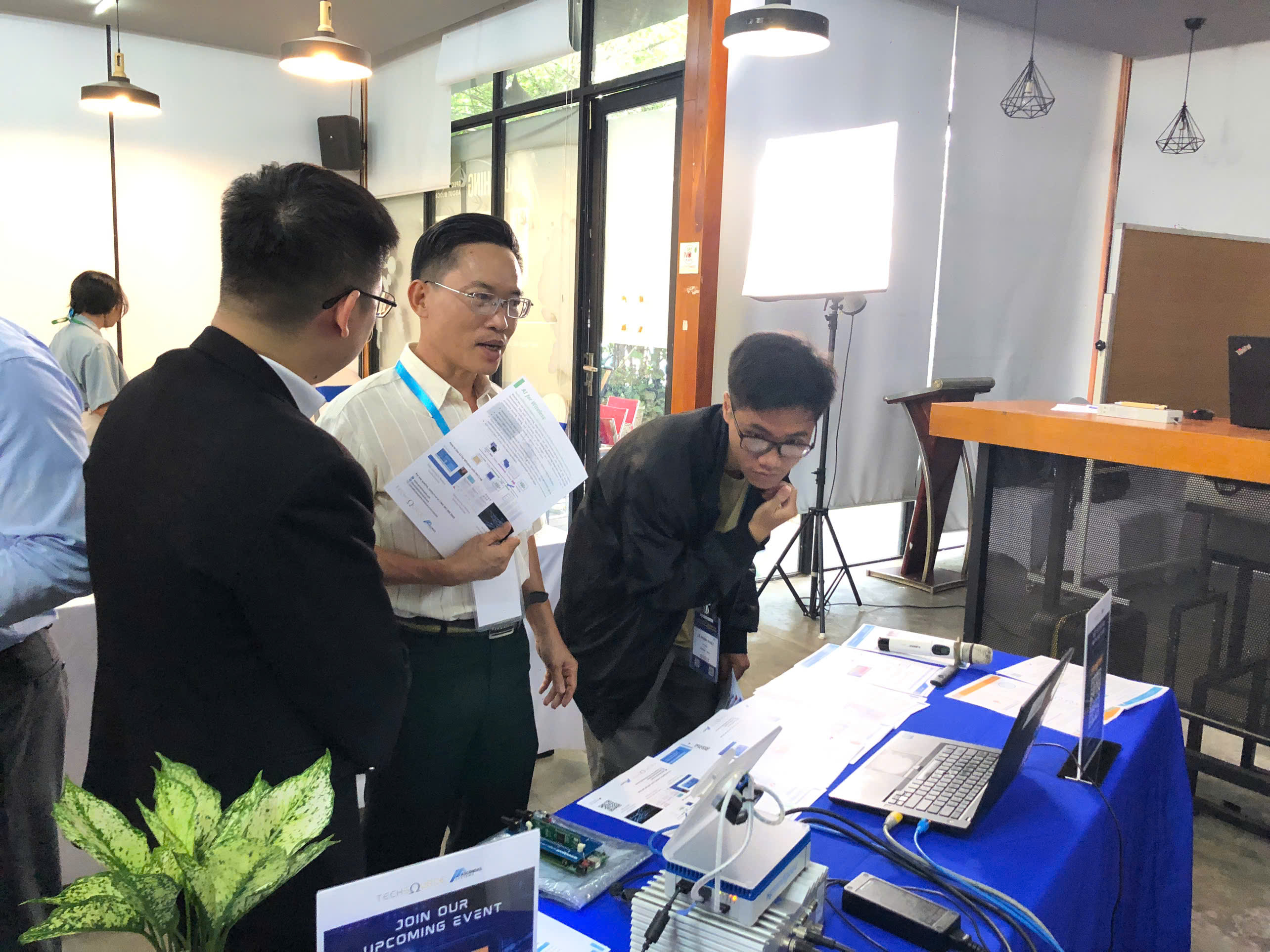 Trí tuệ nhân tạo năng lượng tiếp theo cho ngành bán dẫn: Cú hích kép của cách mạng công nghiệp mới