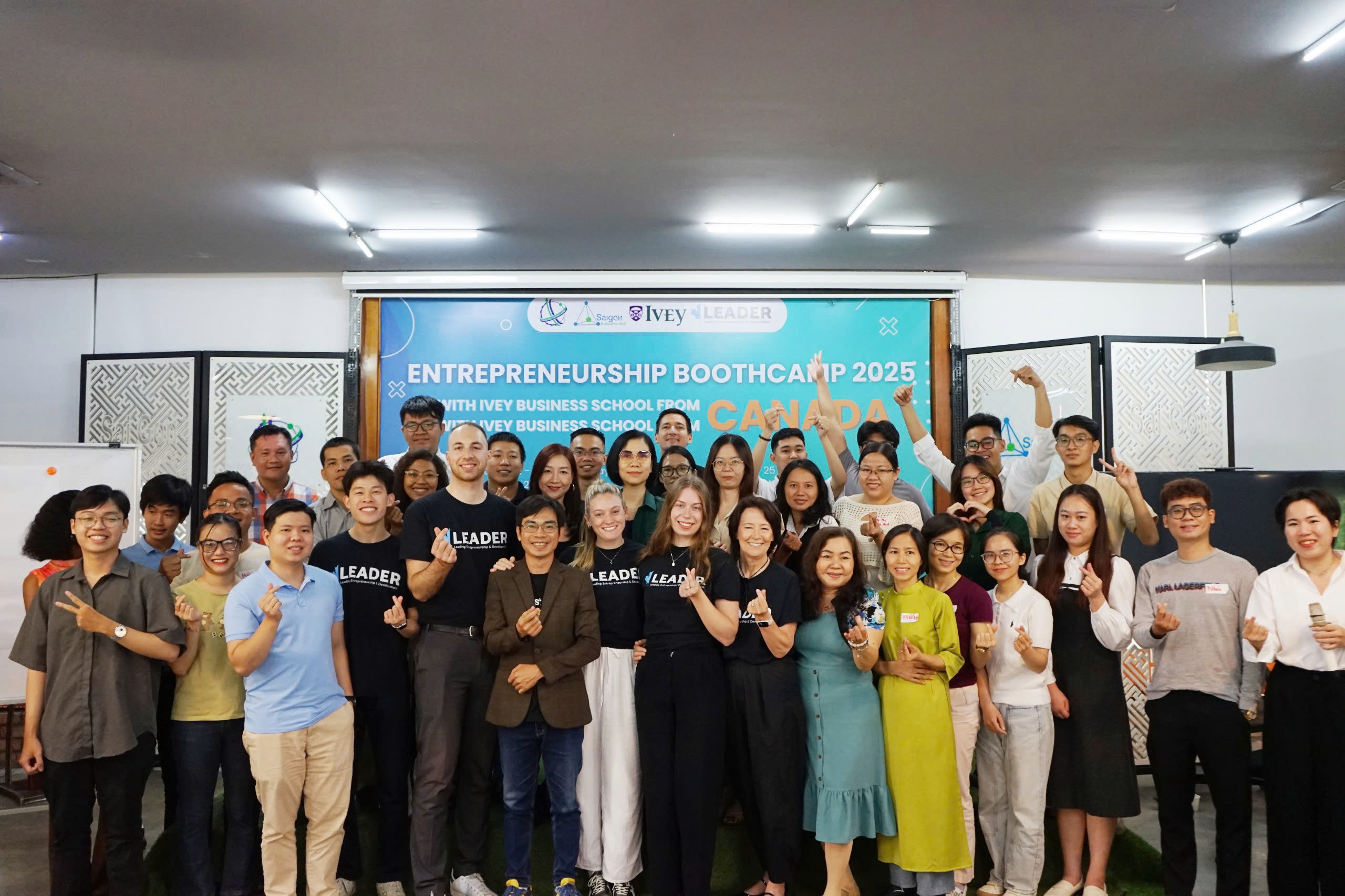 ENTREPRENEURSHIP BOOTCAMP 2025 - MÙA THỨ 7 VỚI TRƯỜNG KINH DOANH IVEY TỪ CANADA