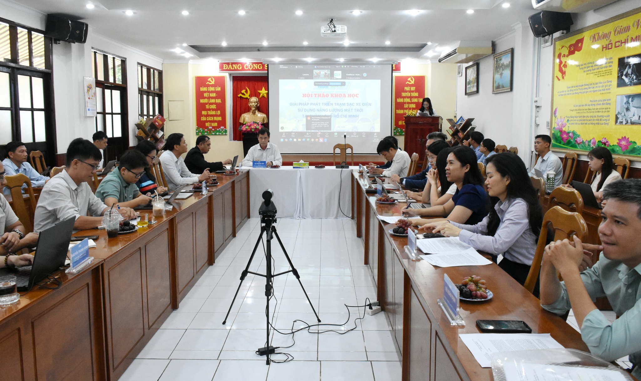 TP.HCM hướng tới giao thông xanh với 5 mô hình trạm sạc xe điện sử dụng năng lượng mặt trời