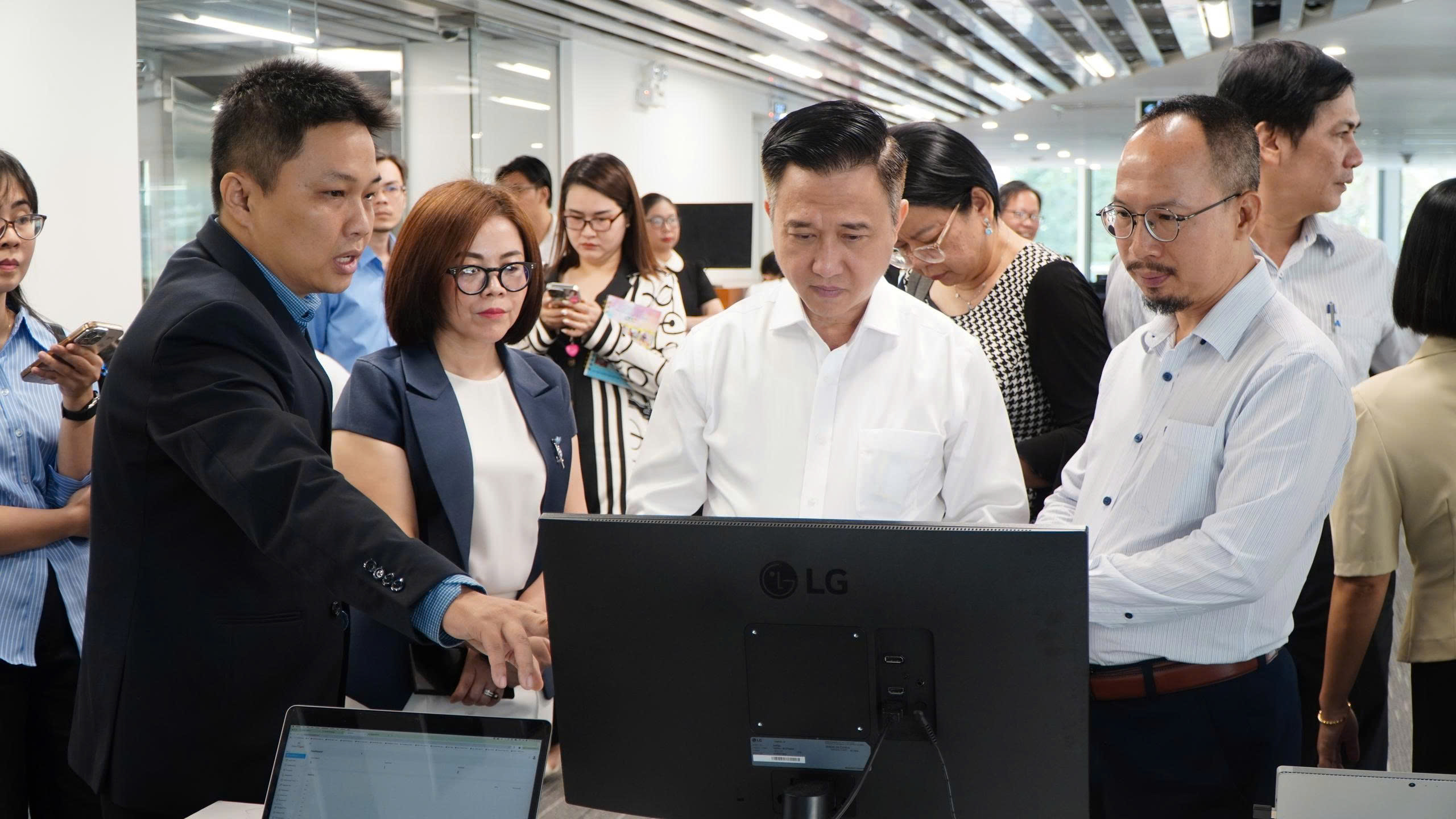 Đoàn công tác Phó Bí thư Thành ủy Đặng Minh Thông thăm và làm việc tại Trung tâm Khởi nghiệp sáng tạo TP. HCM