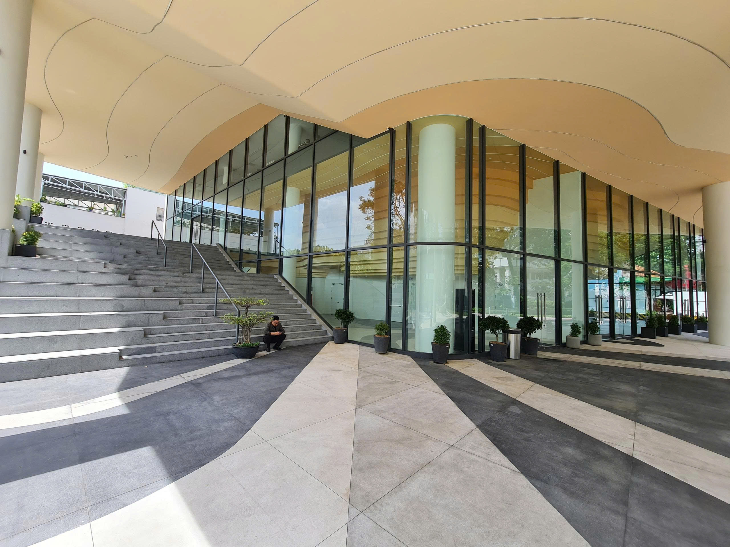 Khu triển lãm tầng trệt (bên ngoài)