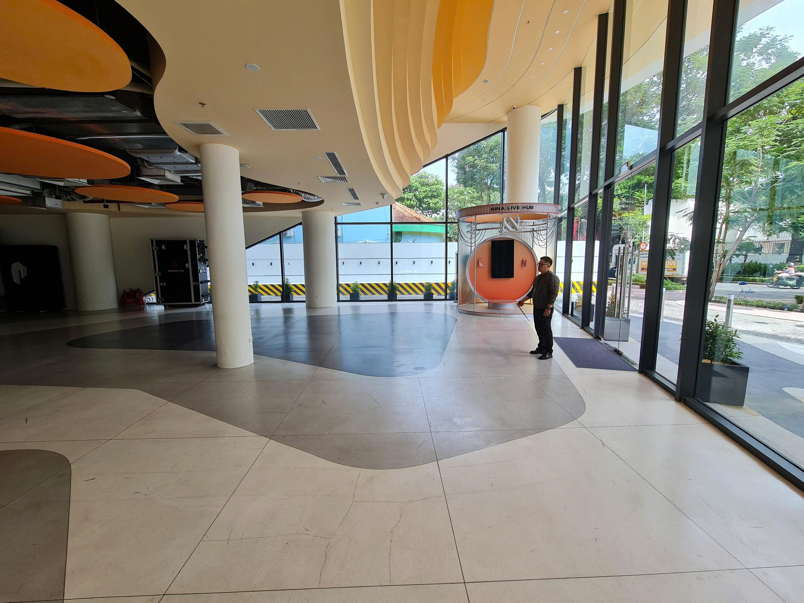 Khu triển lãm tầng trệt (bên trong)